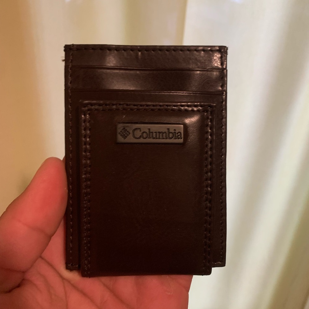 NWOT Columbia Dark Brown Leather Card Holder